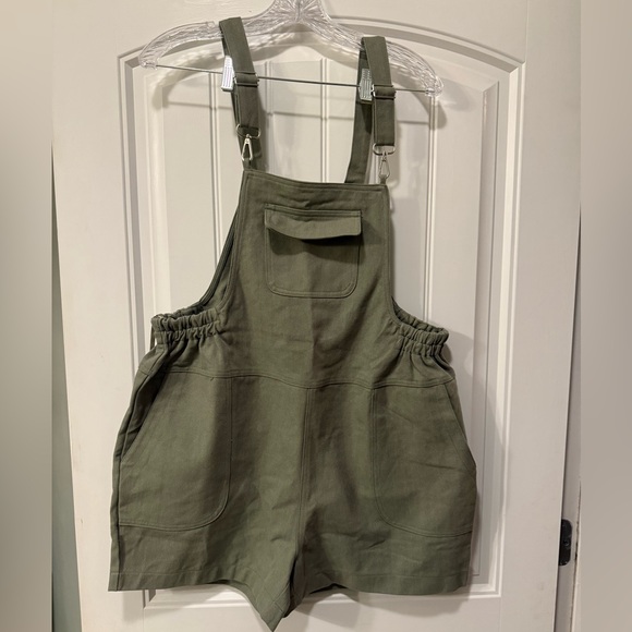 NEW IN Olive Green Overalls with Pockets SZ L - Picture 1 of 5